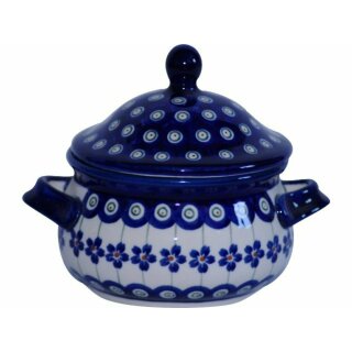 Small soup tureen perfect for a portion of soup