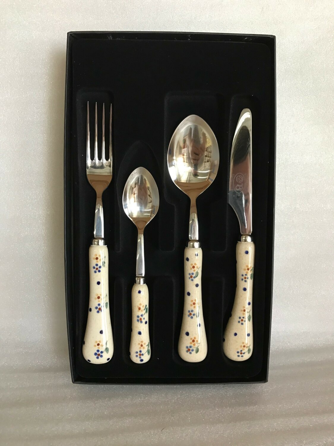 Besteck-Set 4.Teilig mit Geschenkbox Messer,Gabel,Löffel,Teelöffel) D, 81,99 €